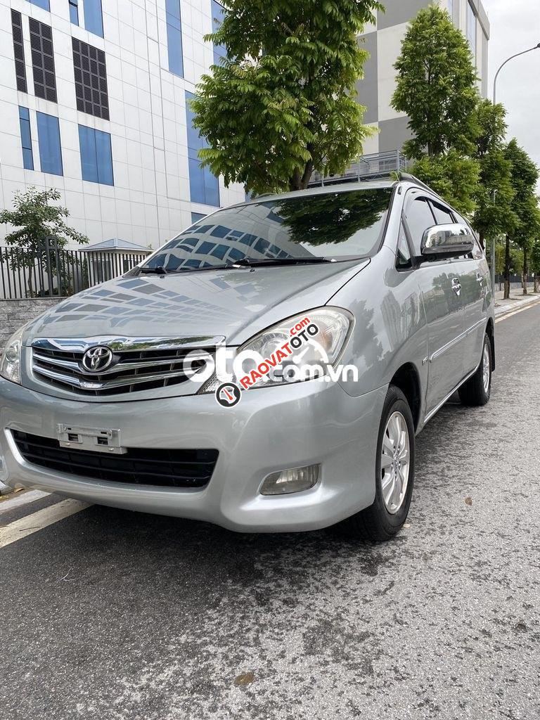 Bán xe Toyota Innova V năm 2011, màu bạc-7