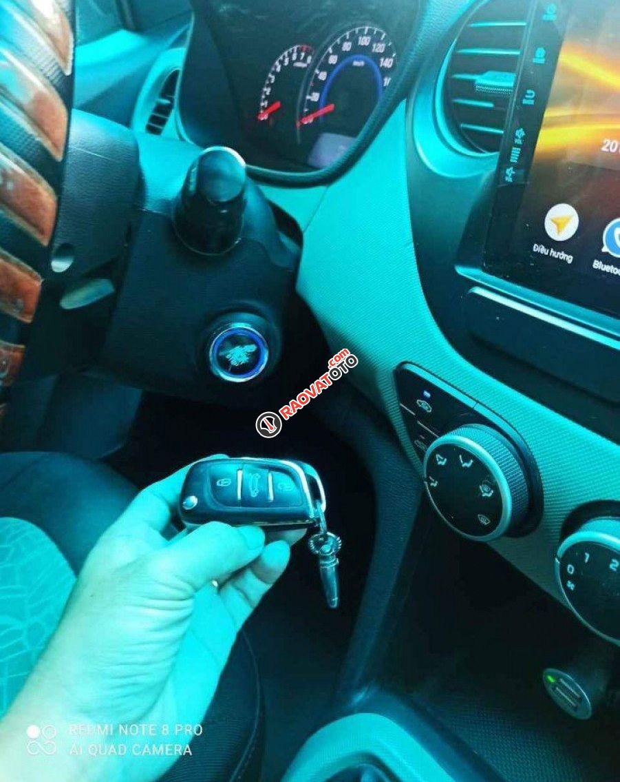 Bán Hyundai Grand i10 1.0 MT Base 2017, màu bạc, nhập khẩu nguyên chiếc-2