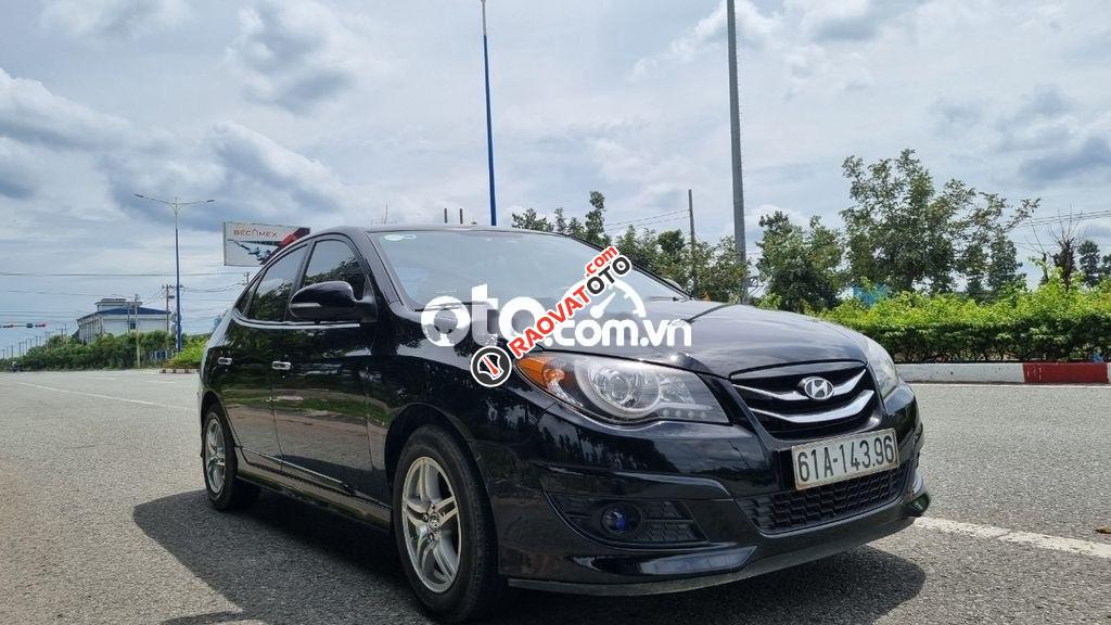 Bán Hyundai Avante 1.6 MT năm sản xuất 2013, màu đen  -0