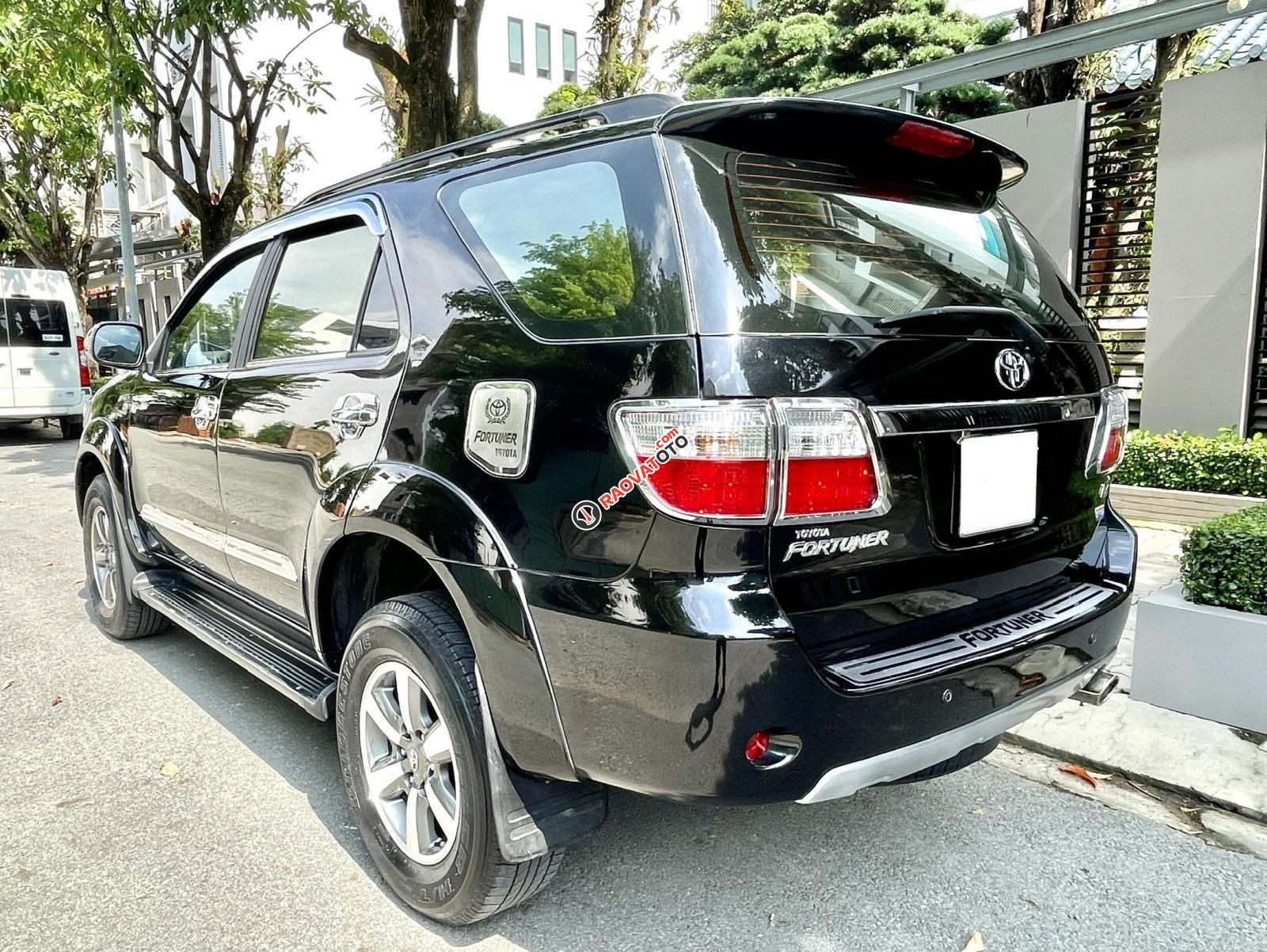 Toyota Fortuner 2.7 tự động hai cầu 4WD model 2011 - màu đen ánh kim-5