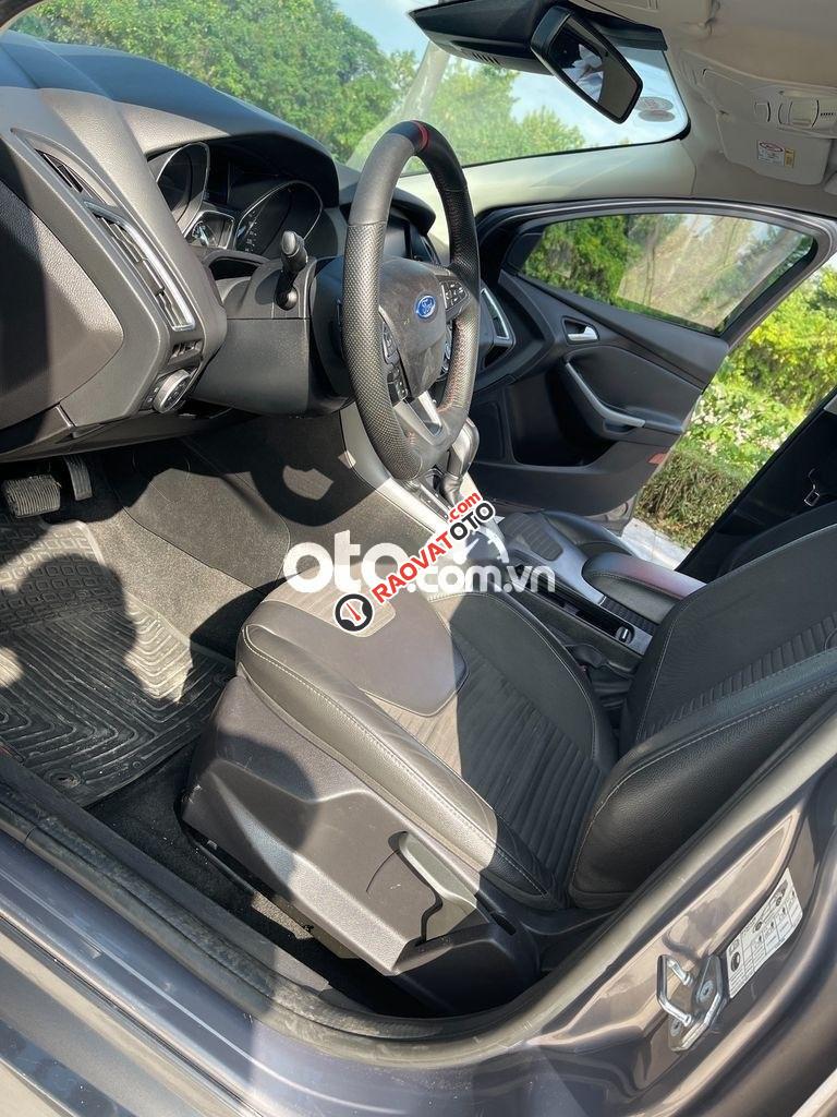 Bán xe Ford Focus 1.5 Ecoboost năm 2016, màu nâu, giá 555tr-0