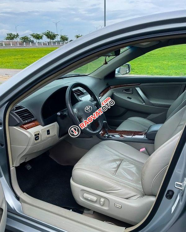 Cần bán Toyota Camry 2.4 G 2006, màu bạc-1