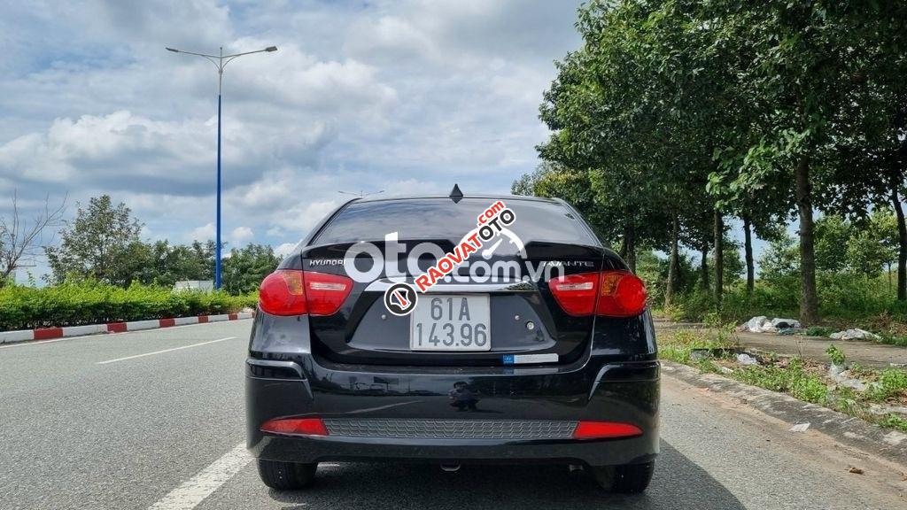 Bán Hyundai Avante 1.6 MT năm sản xuất 2013 còn mới, giá 285tr-4