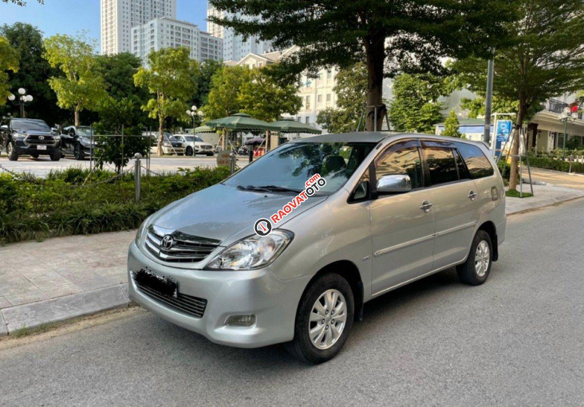 Bán Toyota Innova 2.0 V đời 2009, màu bạc-0