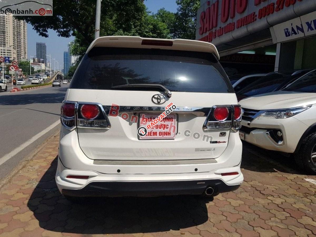 Bán Toyota Fortuner TRD Sportivo 4x2 AT năm sản xuất 2016, màu trắng, giá tốt-1