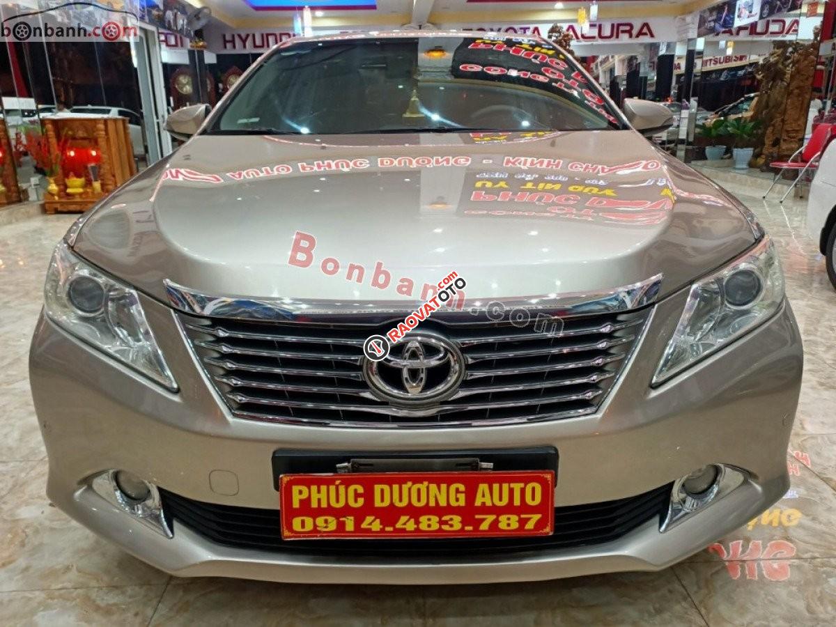 Cần bán xe Toyota Camry Q năm 2014 xe gia đình, 670tr-1