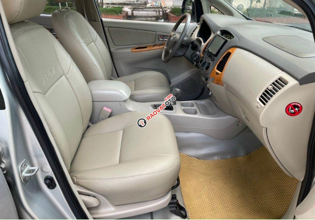 Bán Toyota Innova 2.0 V đời 2009, màu bạc-3