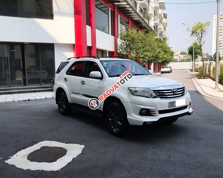 Bán Toyota Fortuner TRD Sportivo 4x2 AT sản xuất 2016, màu trắng  -0