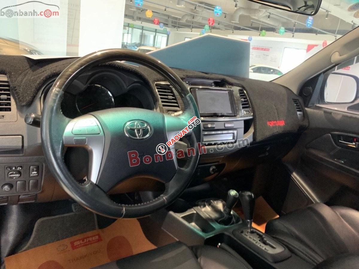 Cần bán gấp Toyota Fortuner 2.7V 4x4 AT đời 2014, màu bạc-3