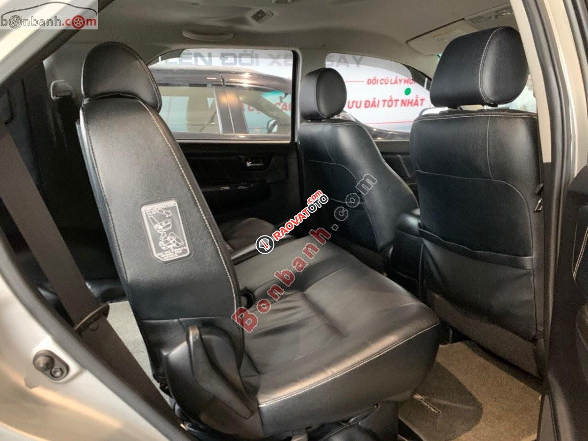 Cần bán gấp Toyota Fortuner 2.7V 4x4 AT đời 2014, màu bạc-1