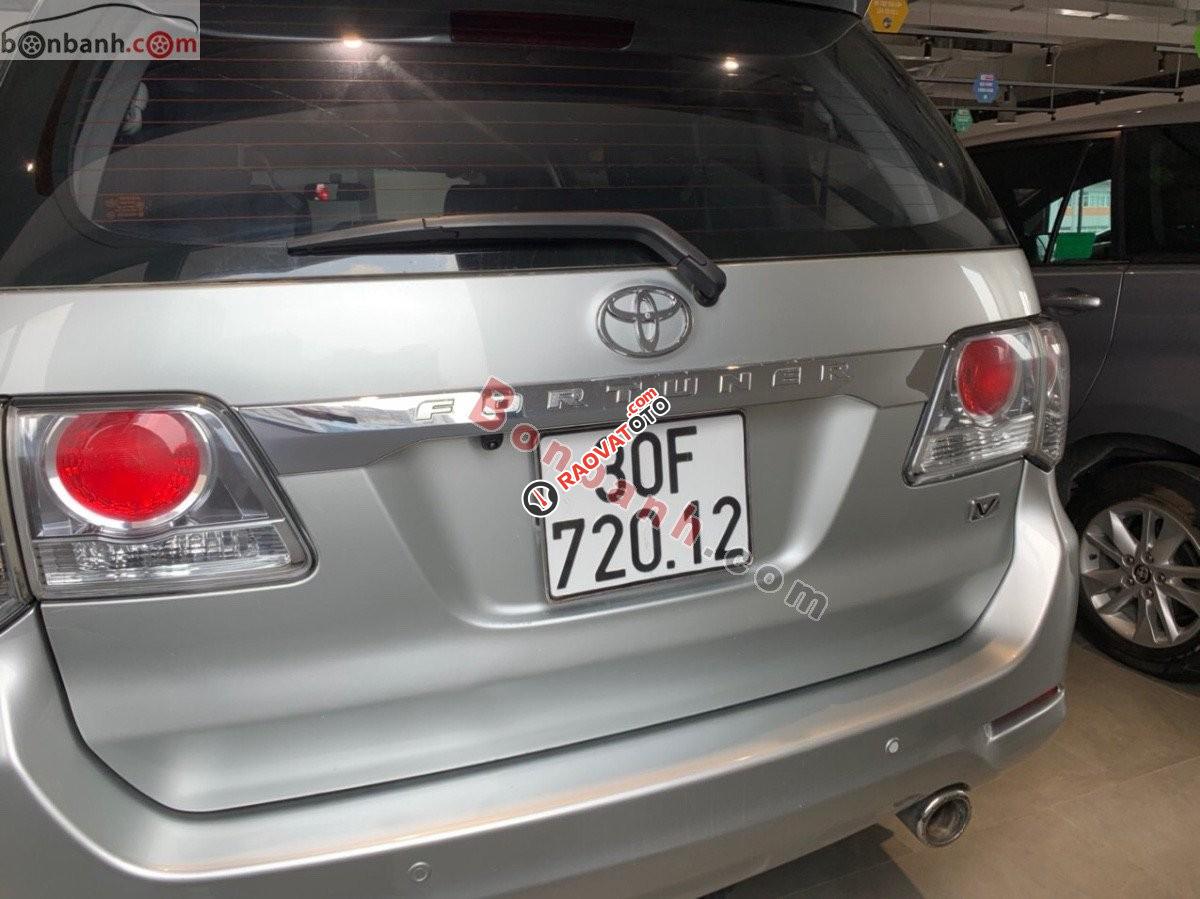 Cần bán gấp Toyota Fortuner 2.7V 4x4 AT đời 2014, màu bạc-4