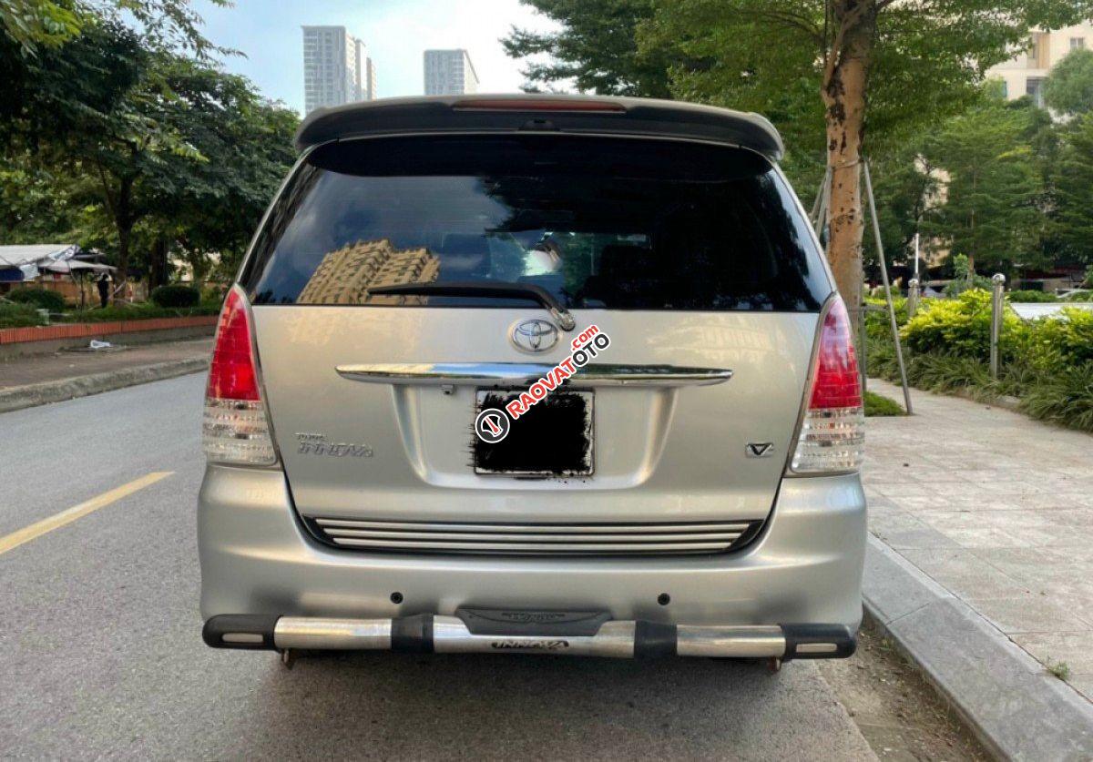 Bán Toyota Innova 2.0 V đời 2009, màu bạc-4