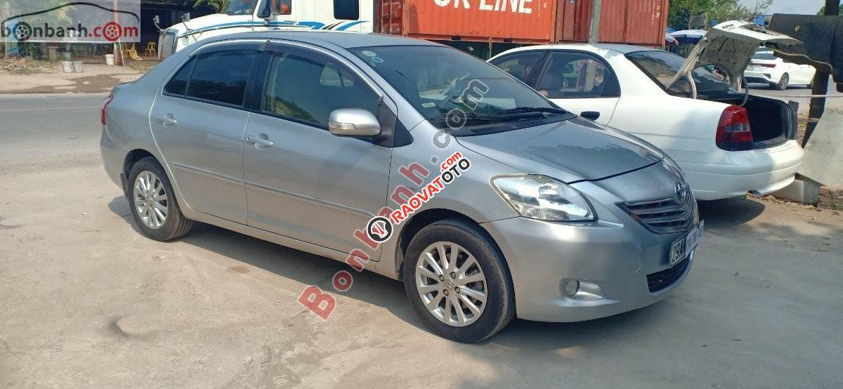Cần bán gấp Toyota Vios MT năm 2011, màu xám còn mới, giá tốt-0