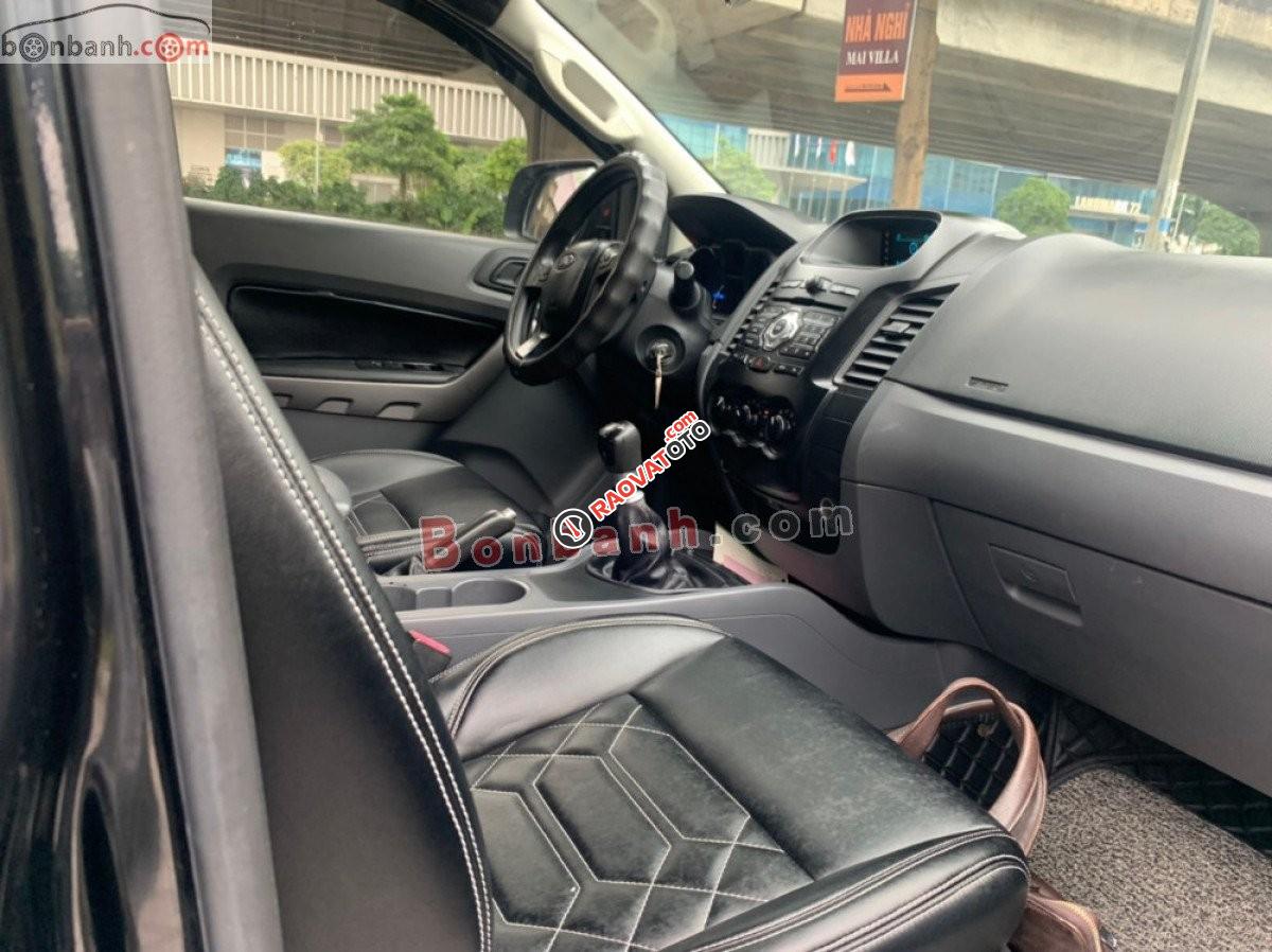 Cần bán Ford Ranger XLS 2.2L 4x2 MT đời 2017, màu đen, nhập khẩu giá cạnh tranh-2