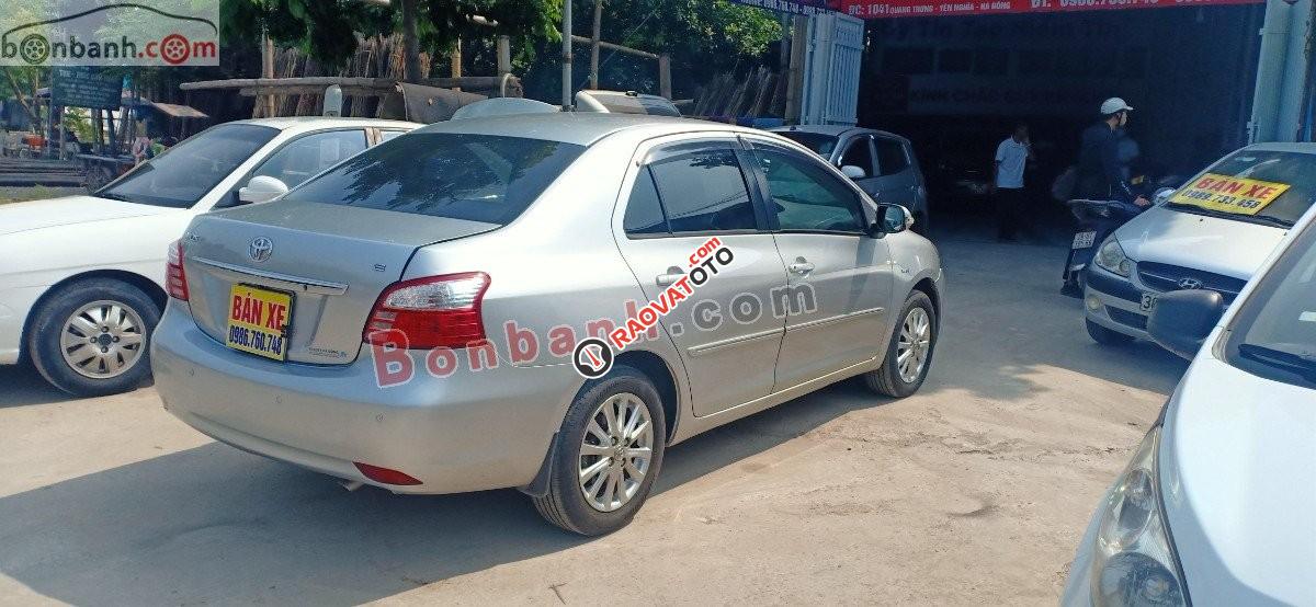 Cần bán gấp Toyota Vios MT năm 2011, màu xám còn mới, giá tốt-1