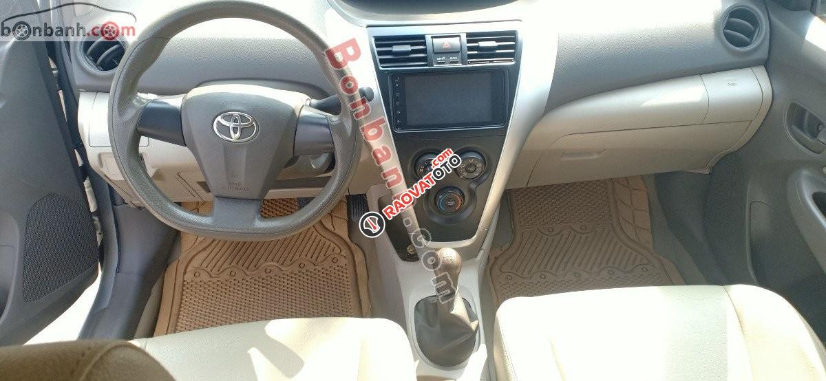Cần bán gấp Toyota Vios MT năm 2011, màu xám còn mới, giá tốt-2