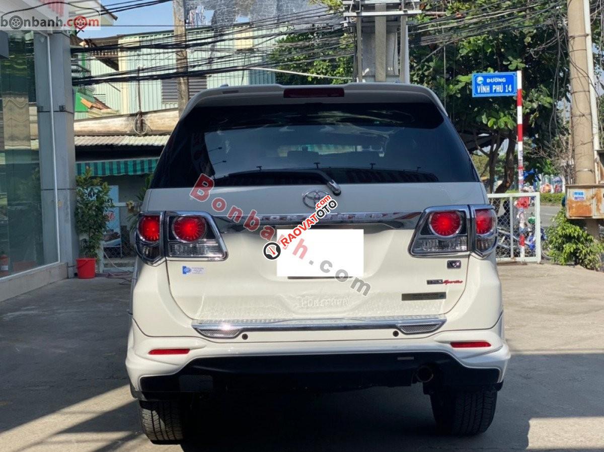 Bán ô tô Toyota Fortuner TRD Sportivo 4x2 AT 2015, màu trắng-4