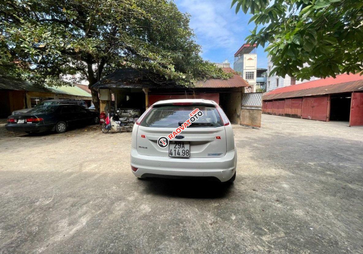 Cần bán gấp Ford Focus 1.8 AT năm sản xuất 2011, màu trắng-3