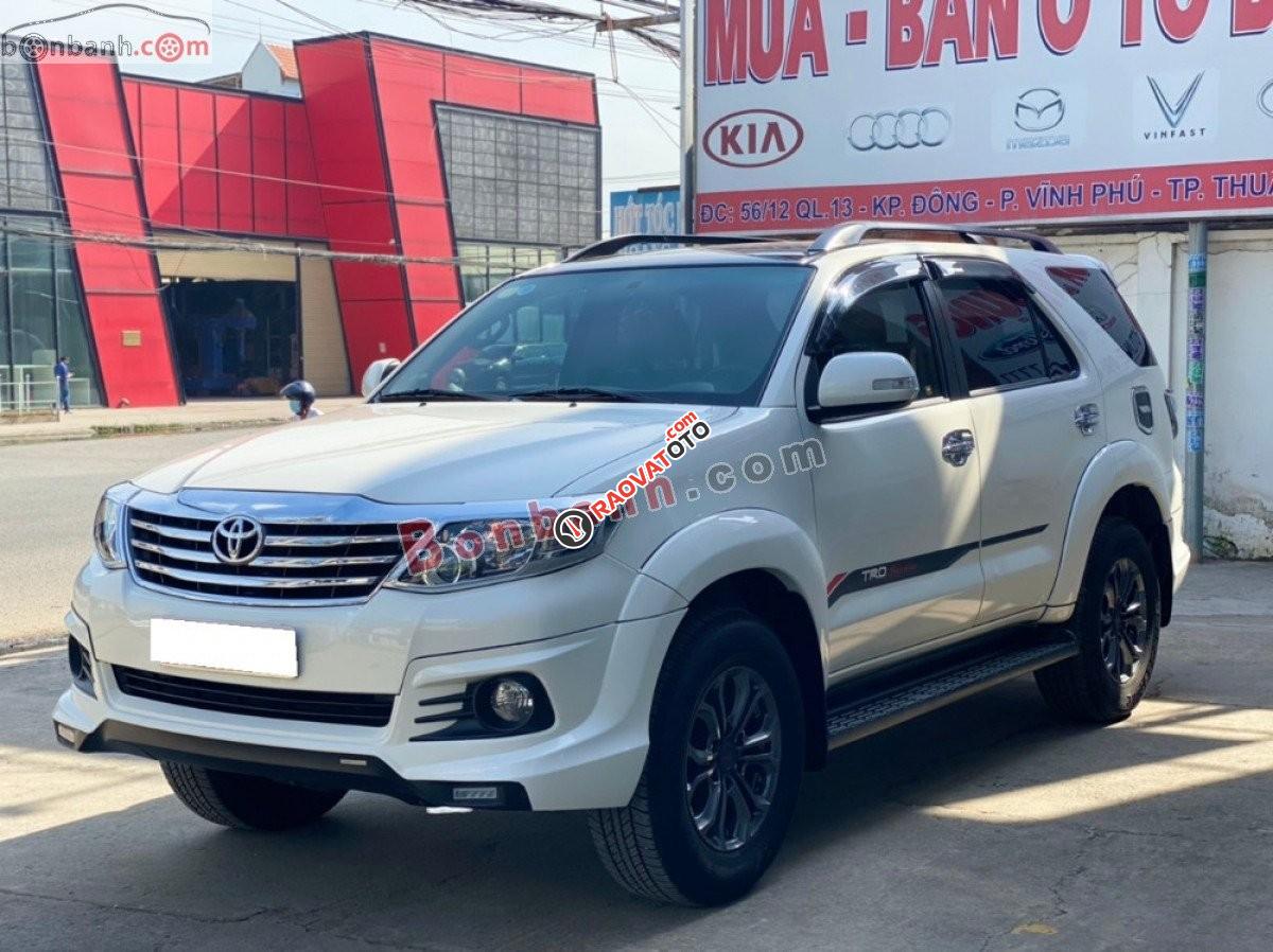 Bán ô tô Toyota Fortuner TRD Sportivo 4x2 AT 2015, màu trắng-2