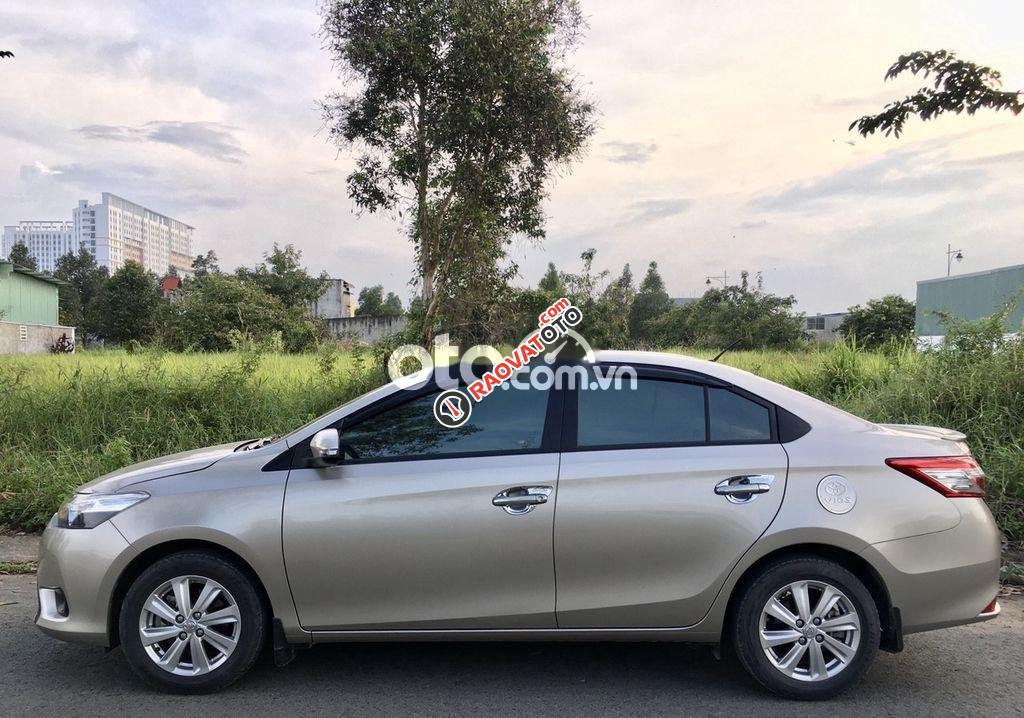 Cần bán gấp Toyota Vios 1.5G năm sản xuất 2015-10