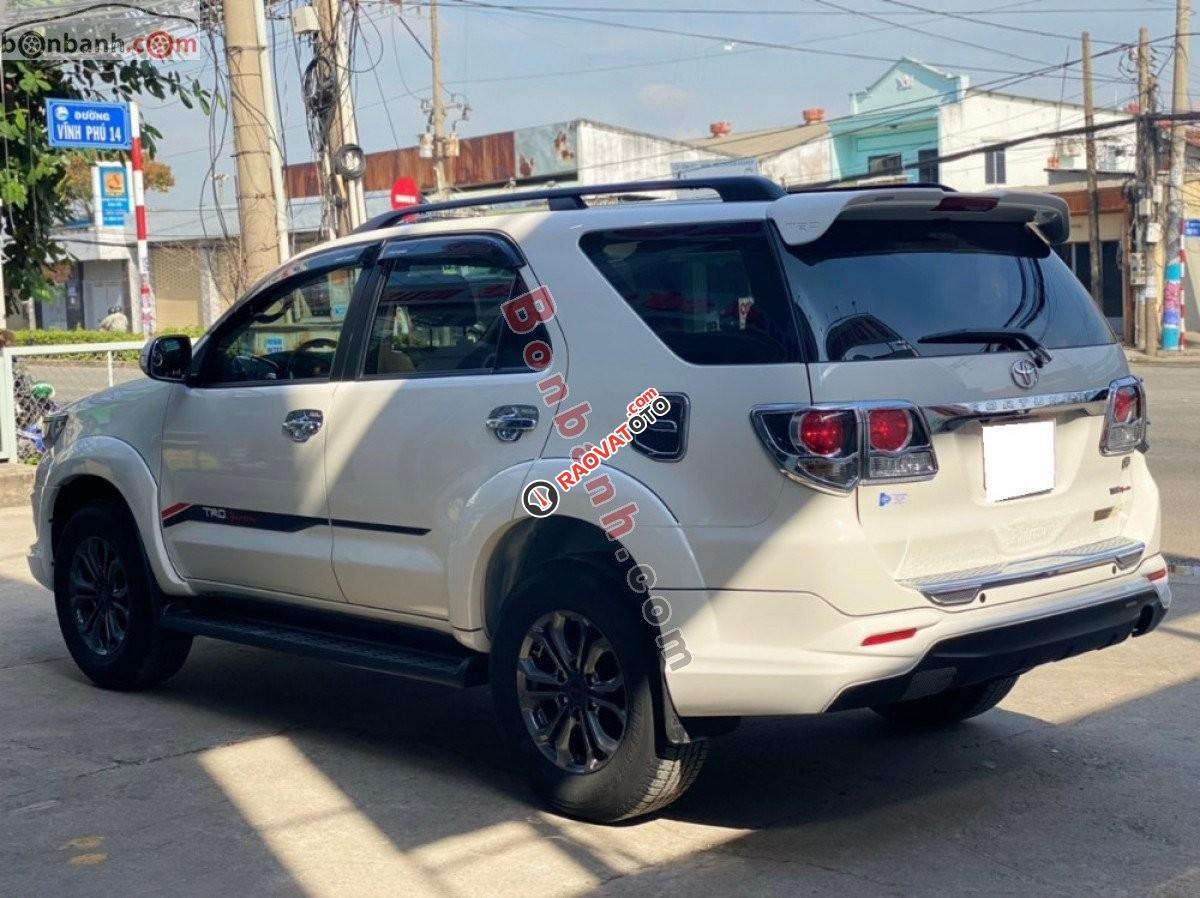 Bán ô tô Toyota Fortuner TRD Sportivo 4x2 AT 2015, màu trắng-6