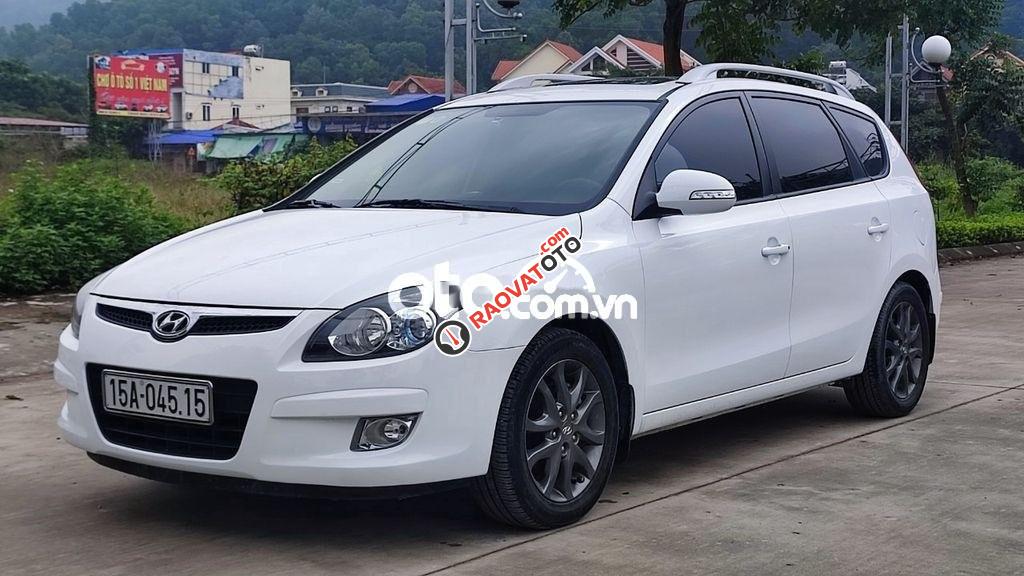 Cần bán gấp Hyundai i30 CW đời 2011, màu trắng, nhập khẩu Hàn Quốc-1