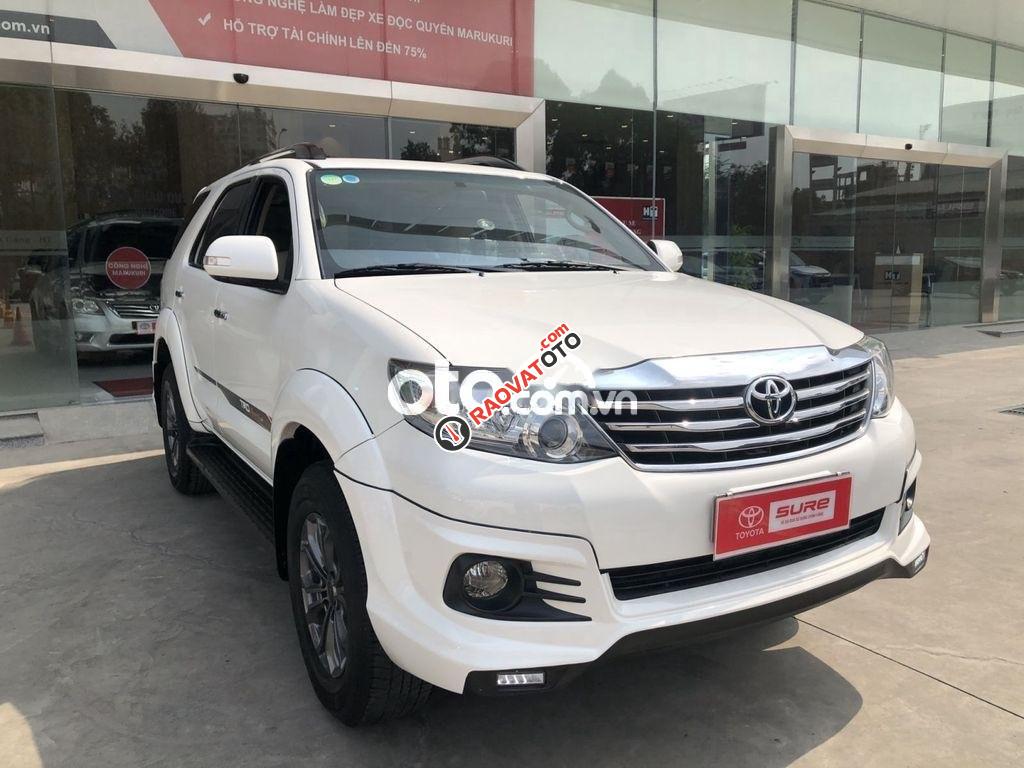 Bán ô tô Toyota Fortuner TRD Sportivo 2016, màu trắng-1