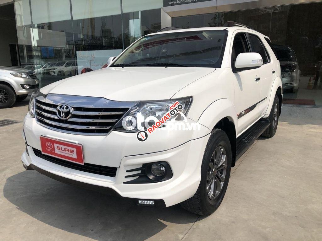 Bán ô tô Toyota Fortuner TRD Sportivo 2016, màu trắng-2