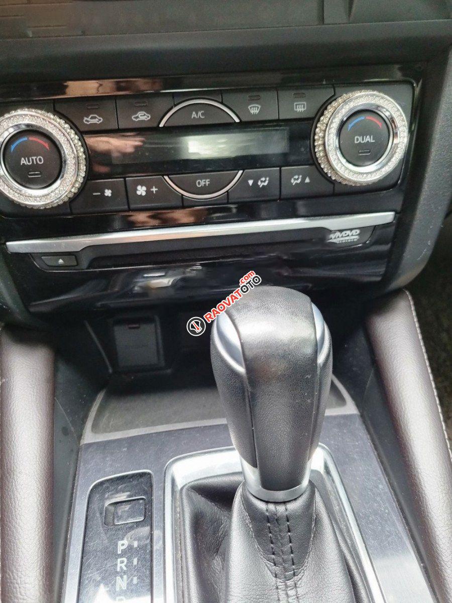 Bán Mazda 6 2.0L Premium năm 2017, màu trắng giá cạnh tranh-2