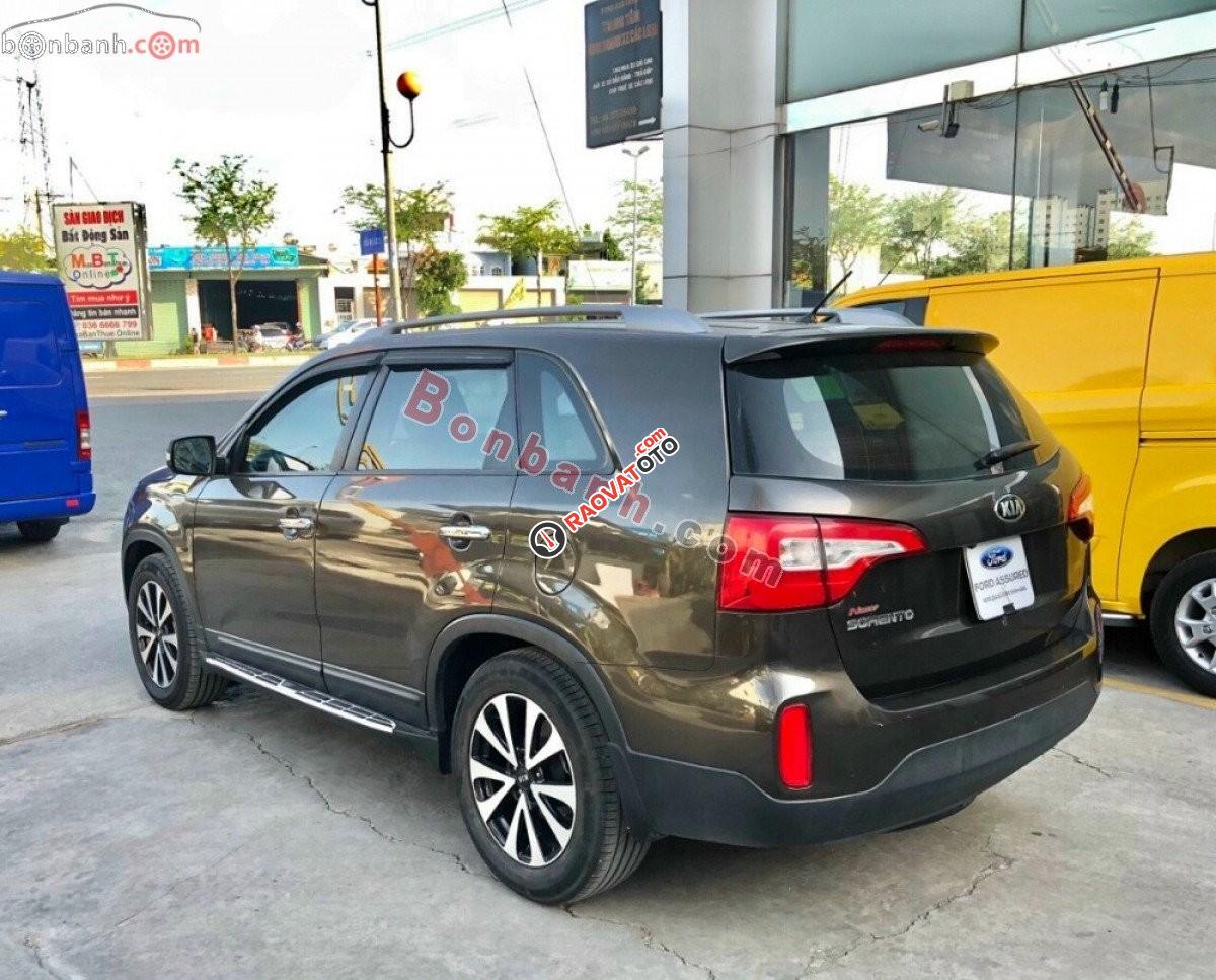 Bán Kia Sorento 2.4 GAT đời 2016, màu nâu-5