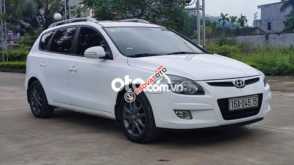 Cần bán gấp Hyundai i30 CW đời 2011, màu trắng, nhập khẩu Hàn Quốc-0
