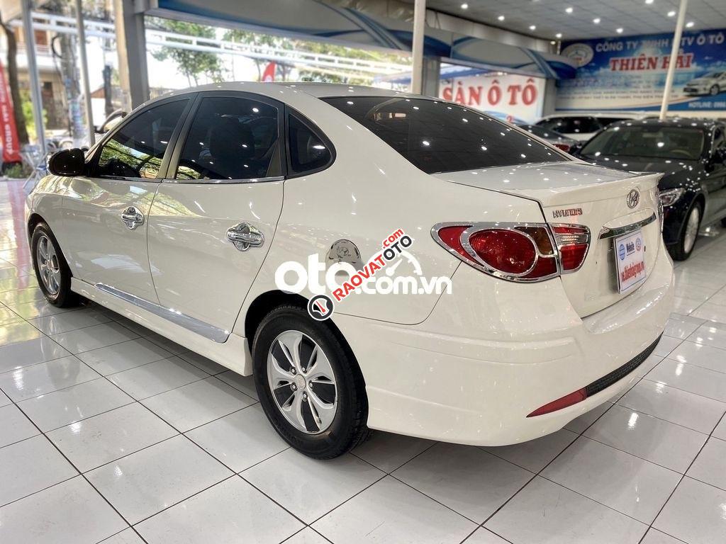 Cần bán lại xe Hyundai Avante 1.6MT đời 2012, màu trắng xe gia đình, giá tốt-5