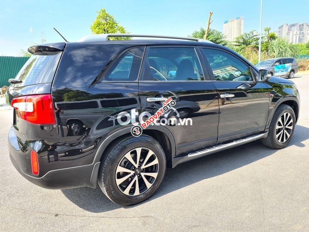 Bán Kia Sorento 2.4AT năm sản xuất 2016, màu đen, giá tốt-2