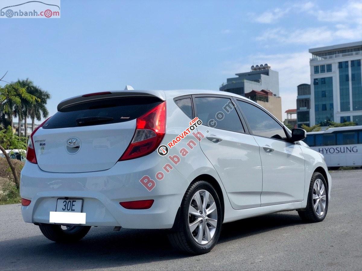 Cần bán lại xe Hyundai Accent 1.4 AT sản xuất 2016, màu trắng, nhập khẩu nguyên chiếc-3