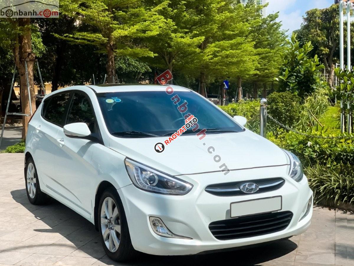 Bán Hyundai Accent 1.4 AT sản xuất năm 2015, màu trắng, xe nhập chính chủ giá cạnh tranh-1