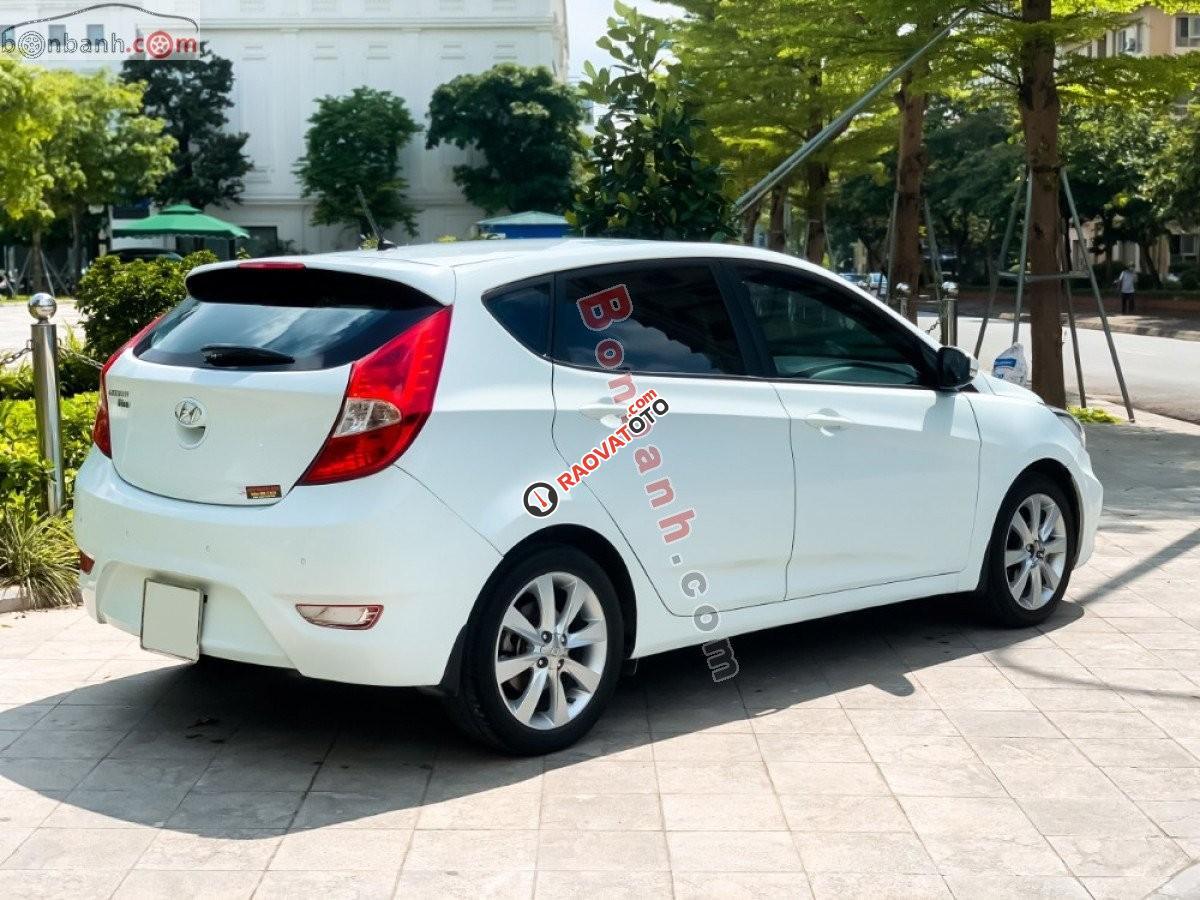 Bán Hyundai Accent 1.4 AT sản xuất năm 2015, màu trắng, xe nhập chính chủ giá cạnh tranh-3