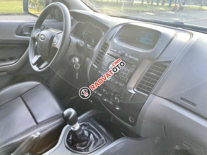 Cần bán xe Ford Ranger XLS 2.2L 4x2 MT năm sản xuất 2017, màu xám-0