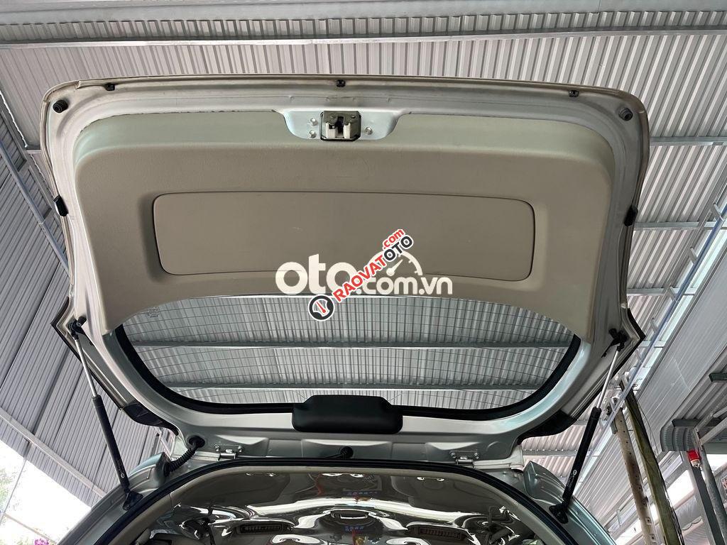 Cần bán Toyota Innova V đời 2016, màu bạc số tự động-7