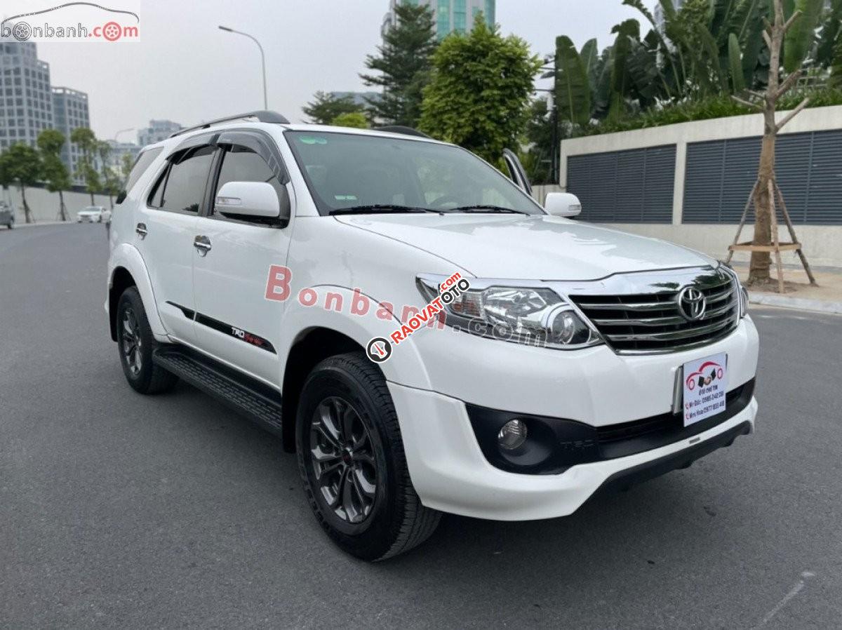 Xe Toyota Fortuner TRD Sportivo 4x2 AT đời 2015, màu trắng còn mới giá cạnh tranh-1