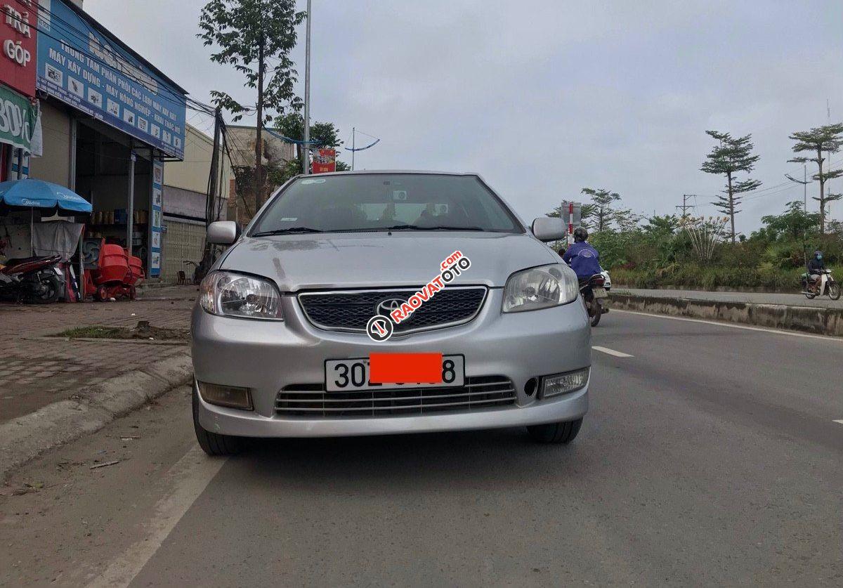 Cần bán gấp Toyota Vios MT đời 2005, màu bạc còn mới -0