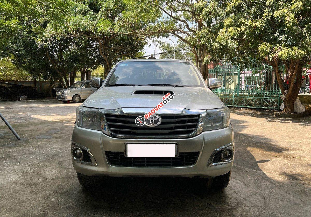 Xe Toyota Hilux 3.0G đời 2013, màu bạc, nhập khẩu nguyên chiếc -0