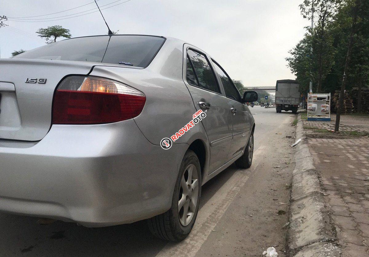 Cần bán gấp Toyota Vios MT đời 2005, màu bạc còn mới -1