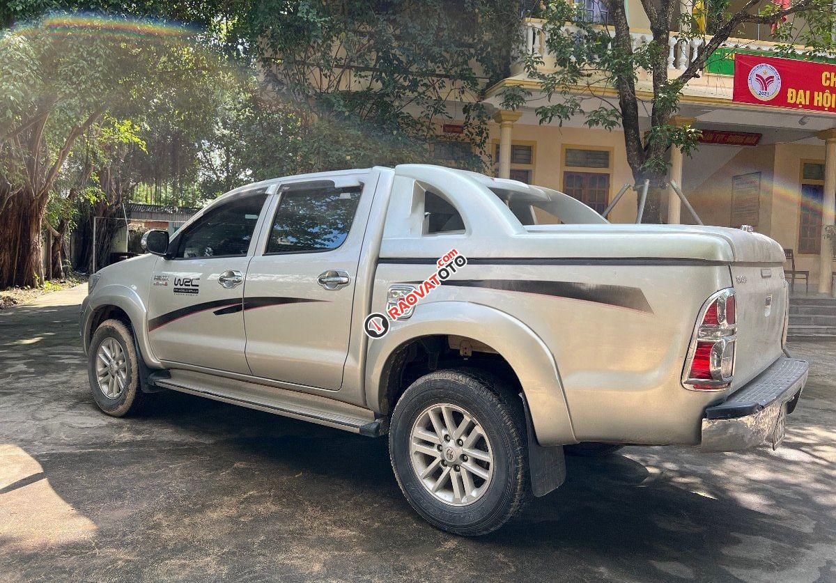 Xe Toyota Hilux 3.0G đời 2013, màu bạc, nhập khẩu nguyên chiếc -2