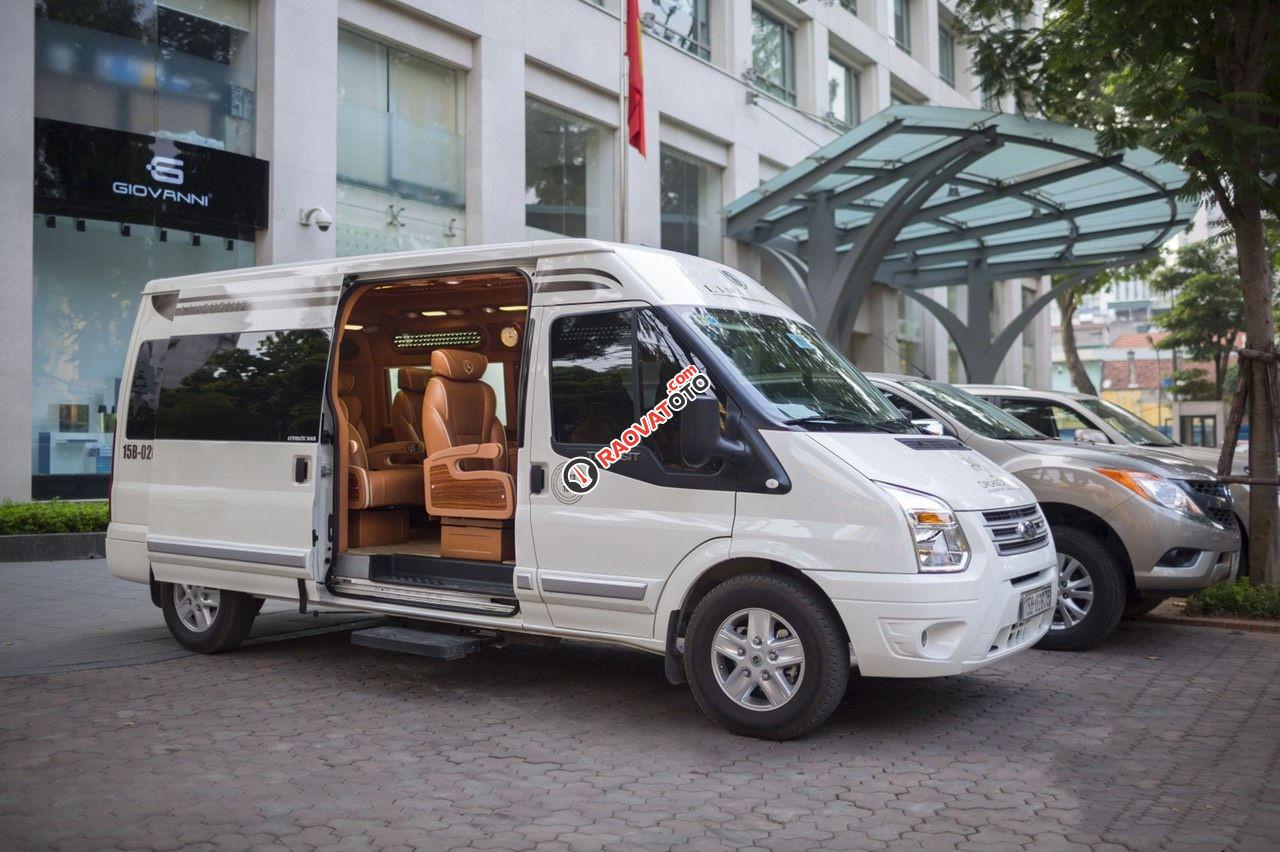 Bán xe Limousine cao cấp 10 chỗ - Ford Transit, màu trắng chính chủ-1
