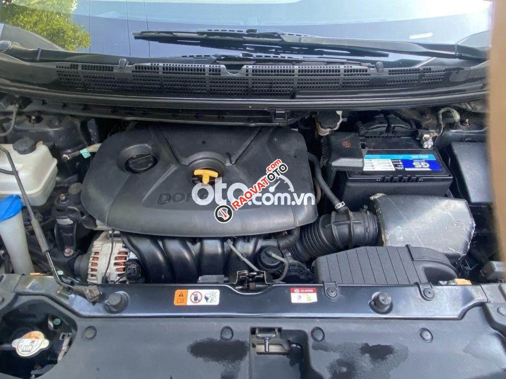 Bán xe Kia Rondo 2.0GAT năm sản xuất 2016, màu đen-6