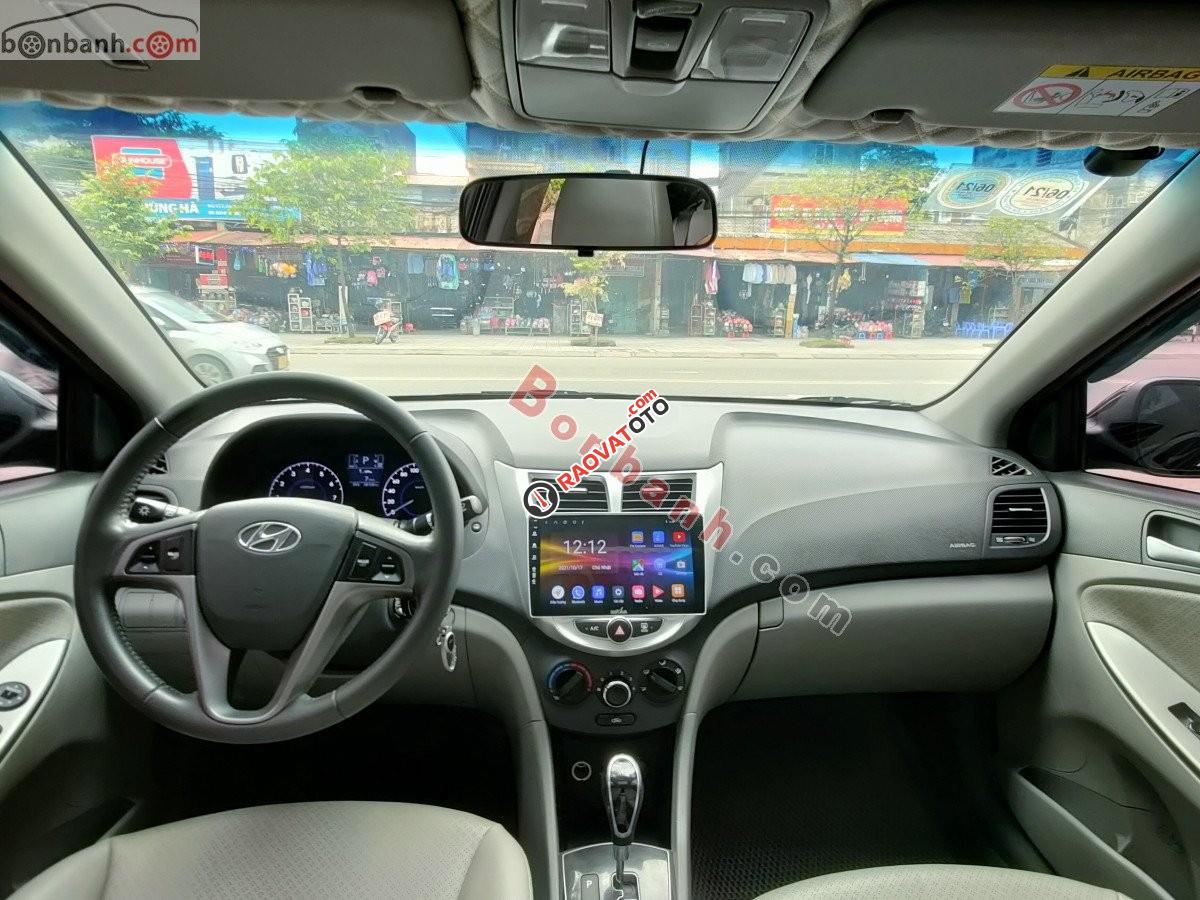 Cần bán xe Hyundai Accent Blue đời 2016, màu đen, xe nhập số tự động-4