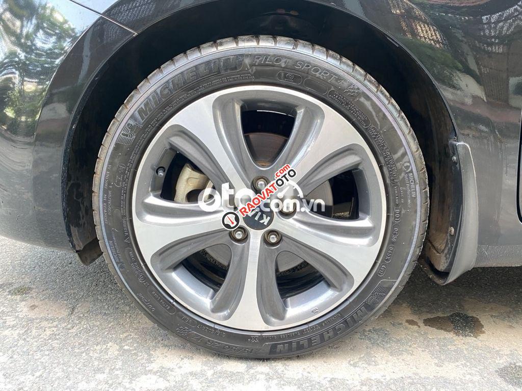 Bán xe Kia Rondo 2.0GAT năm sản xuất 2016, màu đen-2