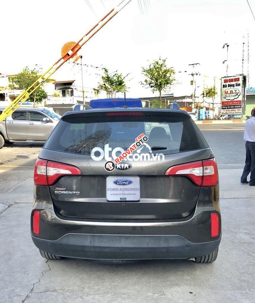 Cần bán lại xe Kia Sorento 2.4GAT đời 2016 xe gia đình-4