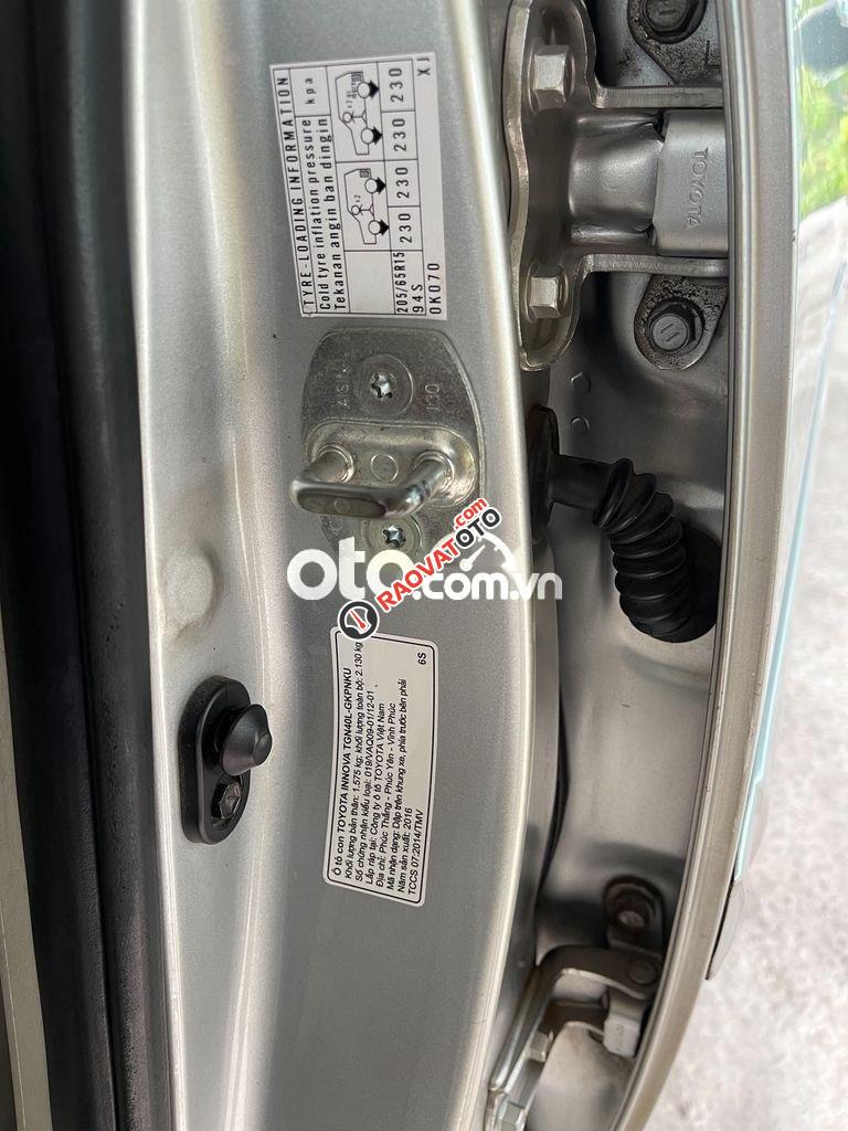 Cần bán Toyota Innova V đời 2016, màu bạc số tự động-5