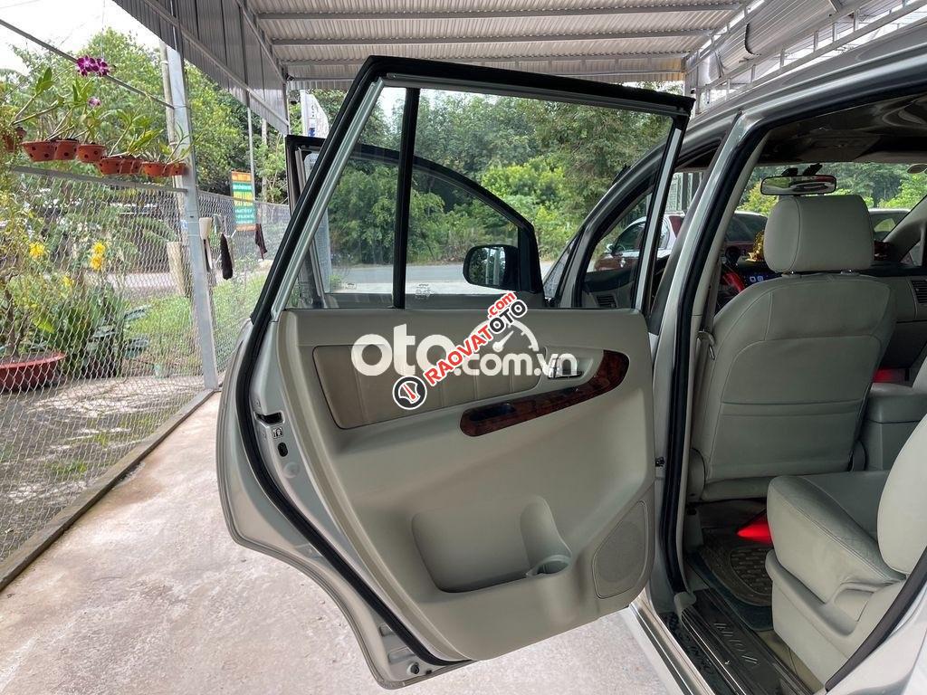 Cần bán Toyota Innova V đời 2016, màu bạc số tự động-6